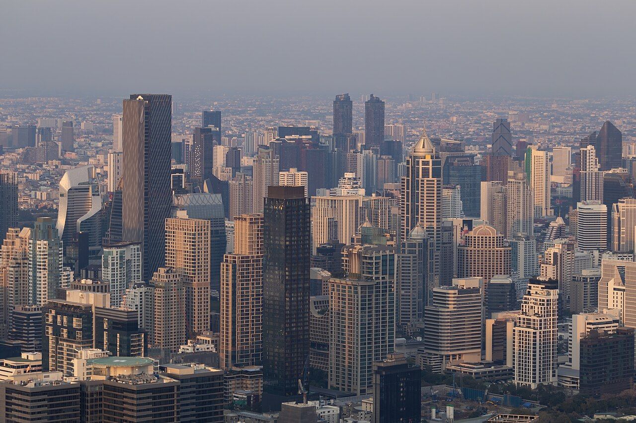Панорама Бангкока на закате с террасы Mahanakhon